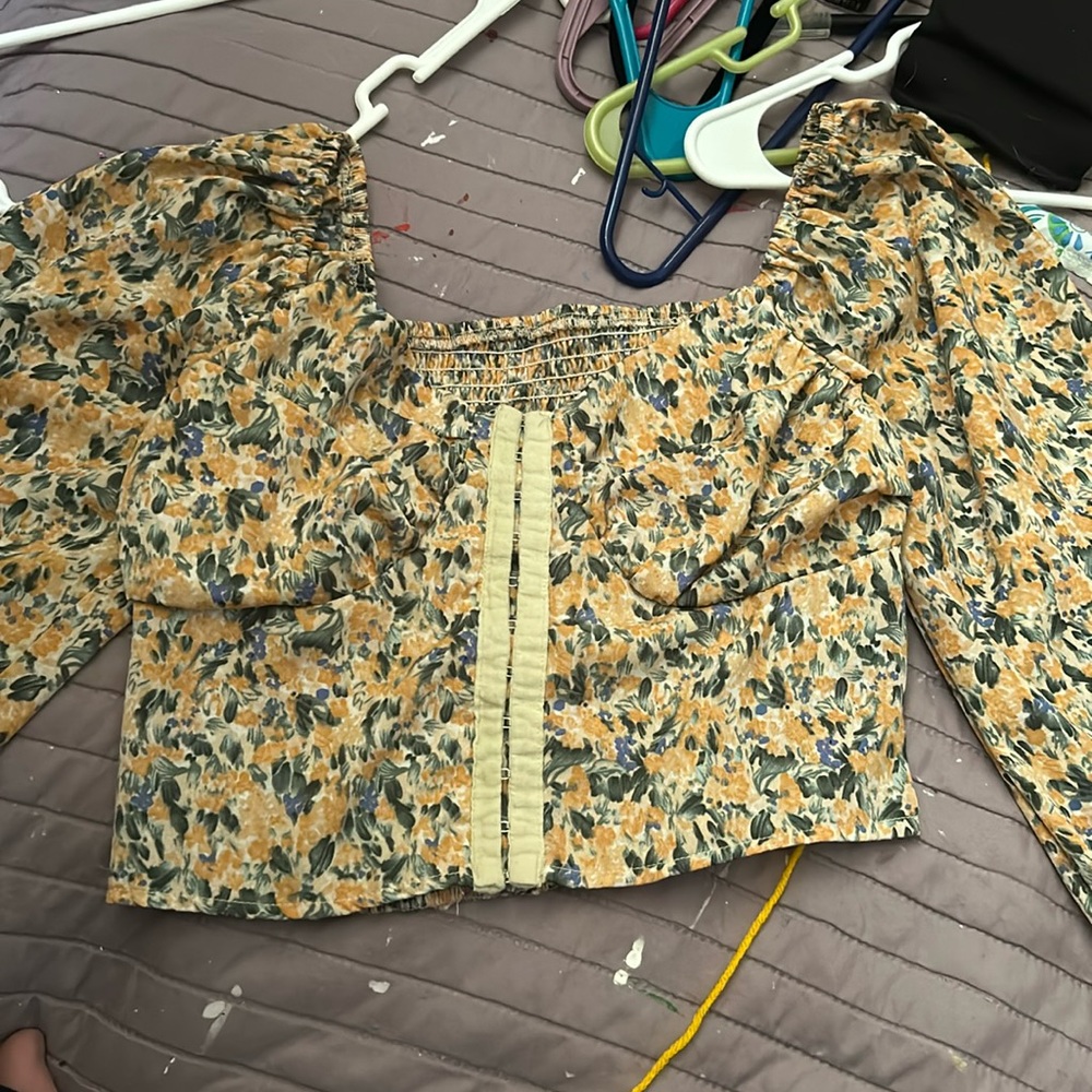 Shien top bell sleeve clips in the front fun sweatheart neckline
